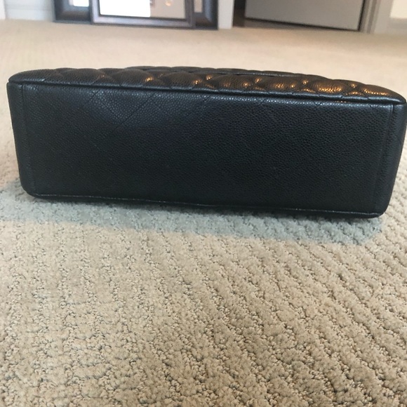 SOLD Chanel Maxi Classic Flap - Caviar Leather - Picture 5 of 8